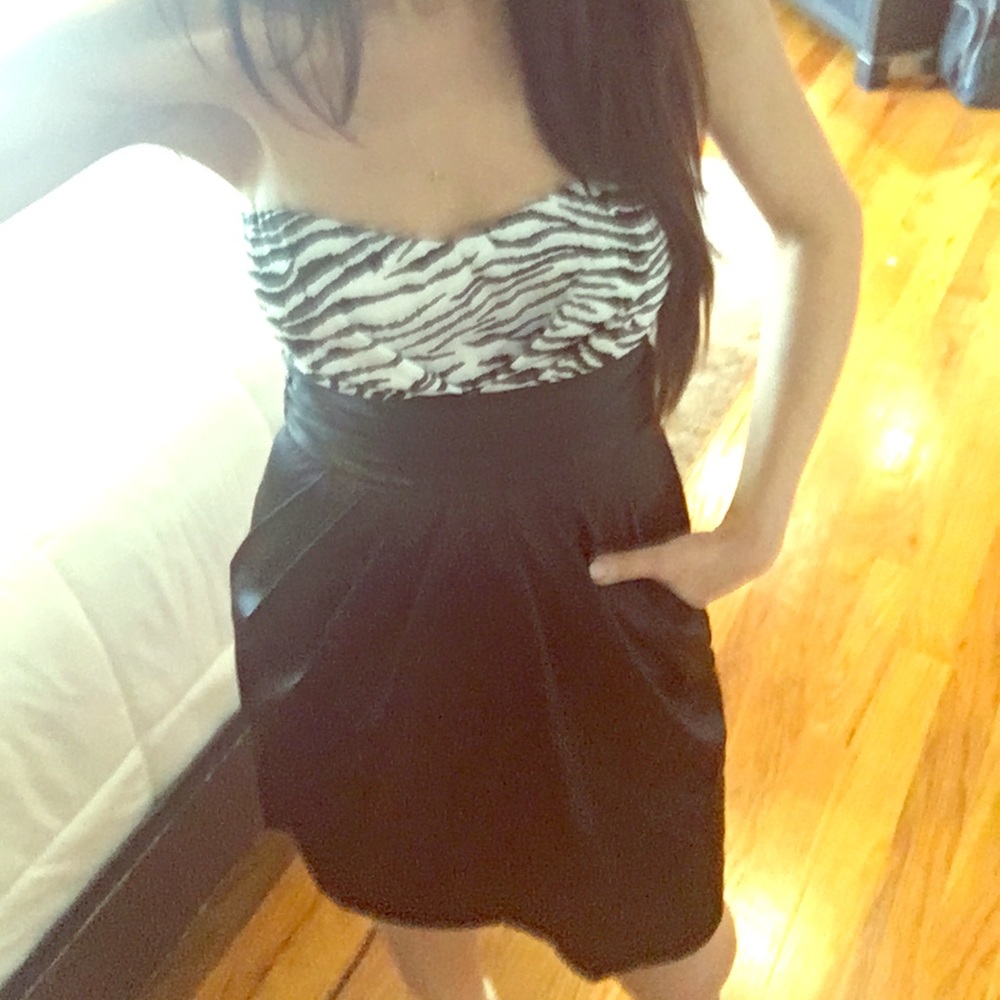 Strapless fun flirty dress with side pockets